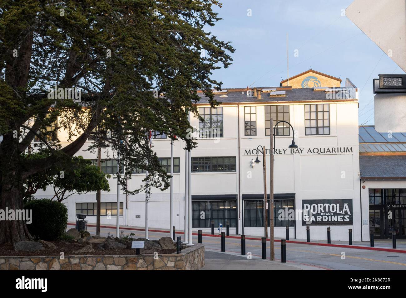 Monterey, CA, États-Unis, 31 janvier 2022. Aquarium de la baie de Monterey un lundi matin avant l'ouverture Banque D'Images