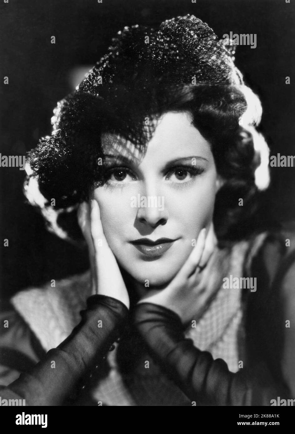 Frances Dee actrice 01 mai 1932 **AVERTISSEMENT** cette photographie est réservée à un usage éditorial et est protégée par les droits d'auteur de la Société cinématographique et/ou du photographe désigné par la Société cinématographique ou la Société de production et ne peut être reproduite que par des publications dans le cadre de la promotion du film ci-dessus. Un crédit obligatoire à The film Company est requis. Le photographe doit également être crédité lorsqu'il est connu. Aucune utilisation commerciale ne peut être accordée sans autorisation écrite de The film Company. Banque D'Images