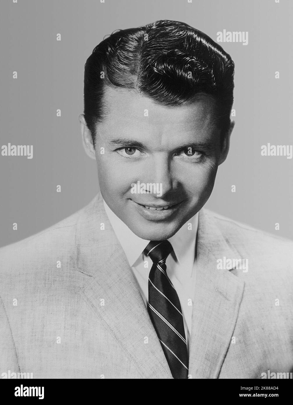 Audie Murphy acteur 01 mai 1953 **AVERTISSEMENT** cette photographie est réservée à un usage éditorial et est protégée par les droits d'auteur de la Société cinématographique et/ou du photographe désigné par la Société cinématographique ou la Société de production et ne peut être reproduite que par des publications dans le cadre de la promotion du film ci-dessus. Un crédit obligatoire à The film Company est requis. Le photographe doit également être crédité lorsqu'il est connu. Aucune utilisation commerciale ne peut être accordée sans autorisation écrite de The film Company. Banque D'Images