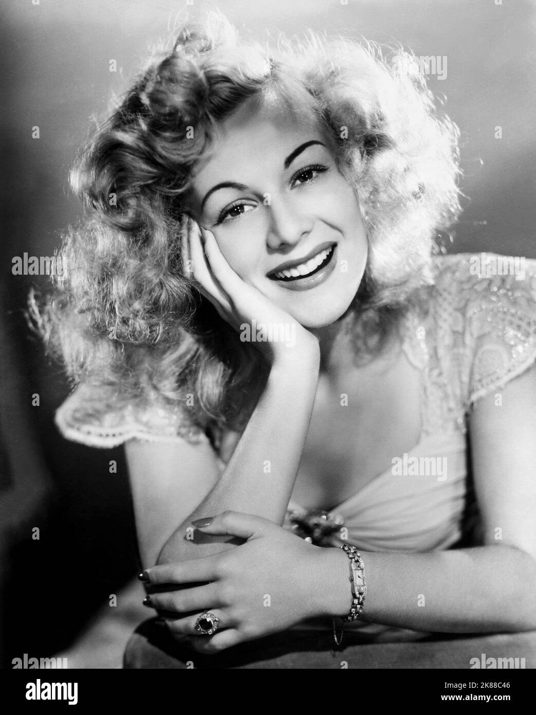 EVA Gabor actrice 01 mai 1954 **AVERTISSEMENT** cette photographie est réservée à un usage éditorial et est protégée par les droits d'auteur de la Société cinématographique et/ou du photographe désigné par la Société cinématographique ou la Société de production et ne peut être reproduite que par des publications dans le cadre de la promotion du film ci-dessus. Un crédit obligatoire à The film Company est requis. Le photographe doit également être crédité lorsqu'il est connu. Aucune utilisation commerciale ne peut être accordée sans autorisation écrite de The film Company. Banque D'Images