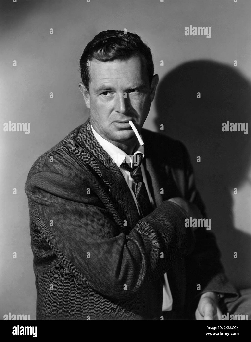 Sterling Hayden acteur 01 mai 1954 **AVERTISSEMENT** cette photographie est à usage éditorial exclusif et est le droit d'auteur de la Société du film et/ou du photographe assigné par la Société du film ou de la production et ne peut être reproduite que par des publications en conjonction avec la promotion du film ci-dessus. Un crédit obligatoire pour la société de film est requis. Le photographe doit également être crédité lorsqu'il est connu. Aucune utilisation commerciale ne peut être accordée sans l'autorisation écrite de la Société du film. Banque D'Images