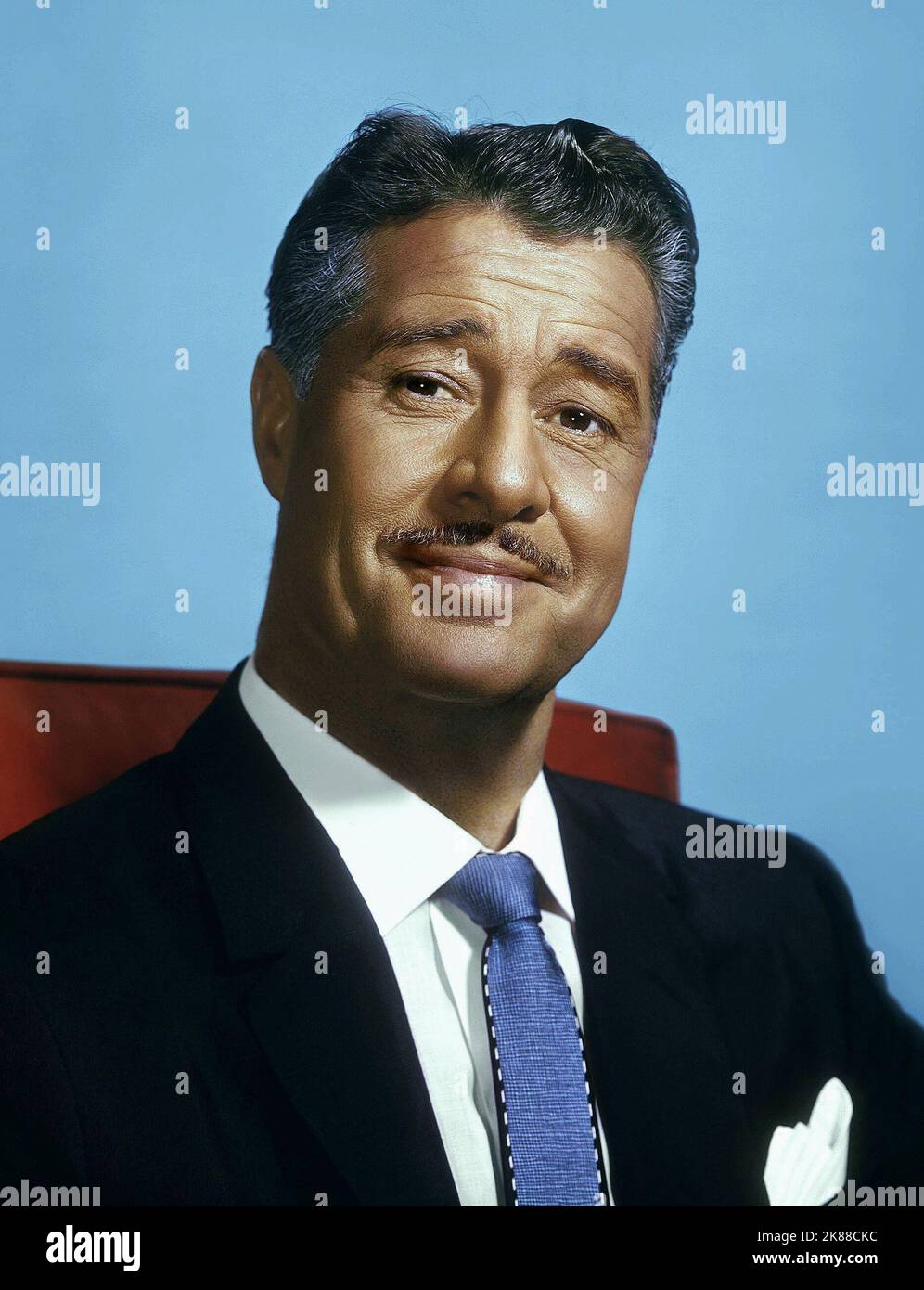 Don Ameche acteur 01 mai 1958 **AVERTISSEMENT** cette photographie est réservée à un usage éditorial et est protégée par les droits d'auteur de la Société cinématographique et/ou du photographe désigné par la Société cinématographique ou la Société de production et ne peut être reproduite que par des publications dans le cadre de la promotion du film ci-dessus. Un crédit obligatoire à The film Company est requis. Le photographe doit également être crédité lorsqu'il est connu. Aucune utilisation commerciale ne peut être accordée sans autorisation écrite de The film Company. Banque D'Images
