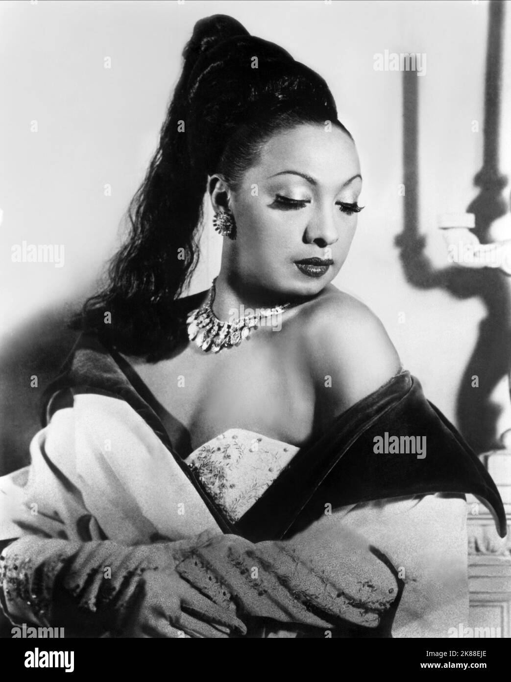 Josephine Baker Singer, Danseuse et actrice 01 mai 1951 **AVERTISSEMENT** cette photographie est à usage éditorial exclusif et est protégée par les droits d'auteur de la Société du film et/ou du photographe assigné par la Société du film ou de la production et ne peut être reproduite que par des publications dans le cadre de la promotion du film ci-dessus. Un crédit obligatoire pour la société de film est requis. Le photographe doit également être crédité lorsqu'il est connu. Aucune utilisation commerciale ne peut être accordée sans l'autorisation écrite de la Société du film. Banque D'Images