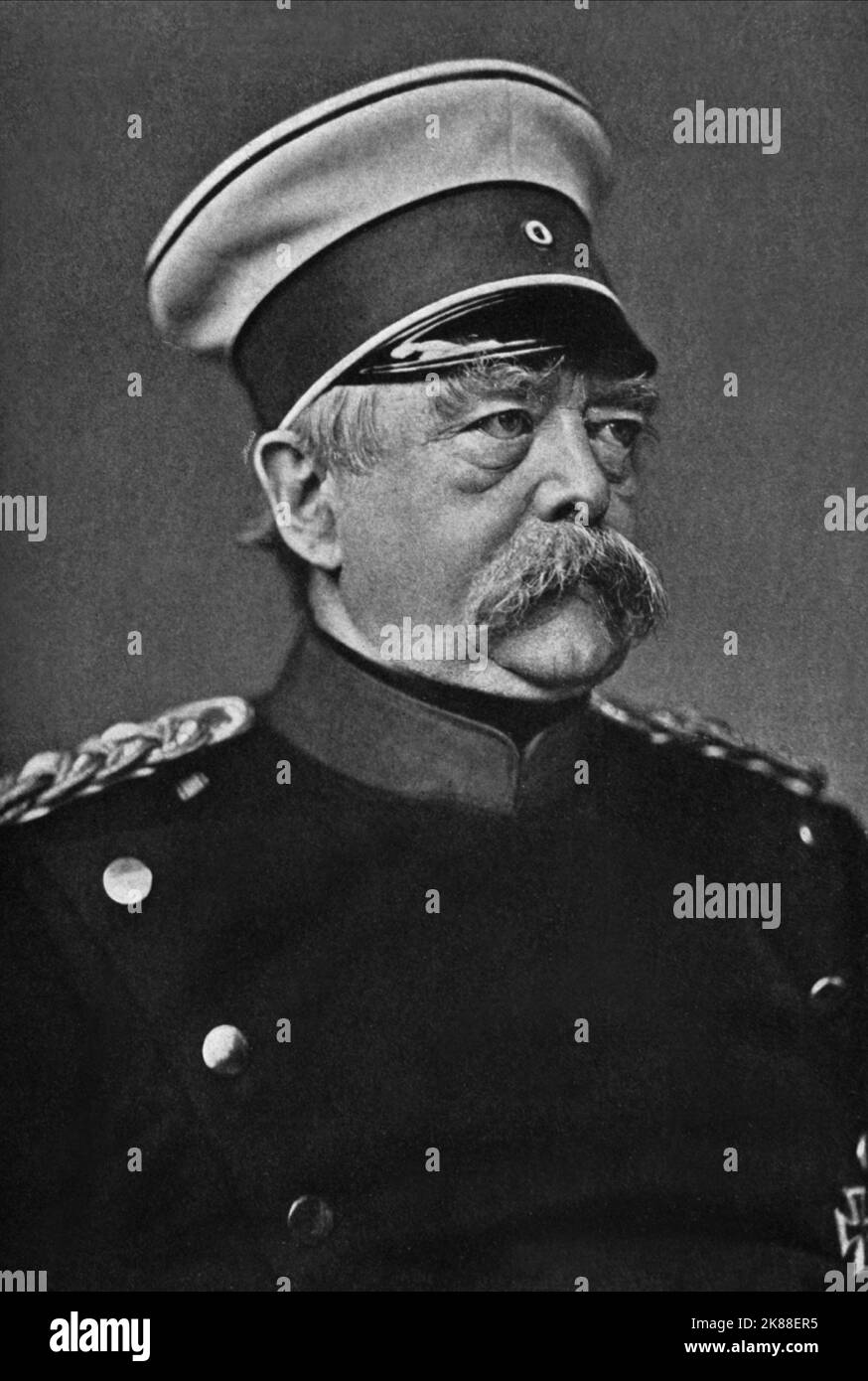 Otto von Bismarck Statesman (1815-1898) Otto Eduard Leopold, Prince de Bismarck, Duc de Lauenburg 01 janvier 1885 **AVERTISSEMENT** cette photographie est réservée à un usage éditorial et est protégée par les droits d'auteur de The film Company et/ou du photographe désigné par The film or production Company et ne peut être reproduite que par des publications en liaison avec la promotion du film ci-dessus. Un crédit obligatoire à The film Company est requis. Le photographe doit également être crédité lorsqu'il est connu. Aucune utilisation commerciale ne peut être accordée sans autorisation écrite de The film Company. Banque D'Images