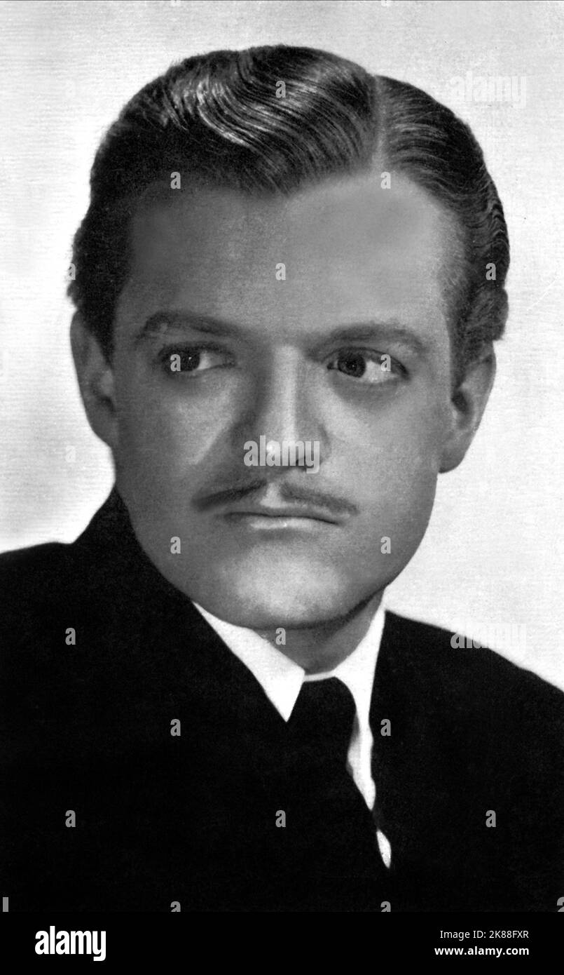 Van Heflin acteur 01 mai 1944 **AVERTISSEMENT** cette photographie est réservée à un usage éditorial et est protégée par les droits d'auteur de la Société cinématographique et/ou du photographe désigné par la Société cinématographique ou la Société de production et ne peut être reproduite que par des publications dans le cadre de la promotion du film ci-dessus. Un crédit obligatoire à The film Company est requis. Le photographe doit également être crédité lorsqu'il est connu. Aucune utilisation commerciale ne peut être accordée sans autorisation écrite de The film Company. Banque D'Images