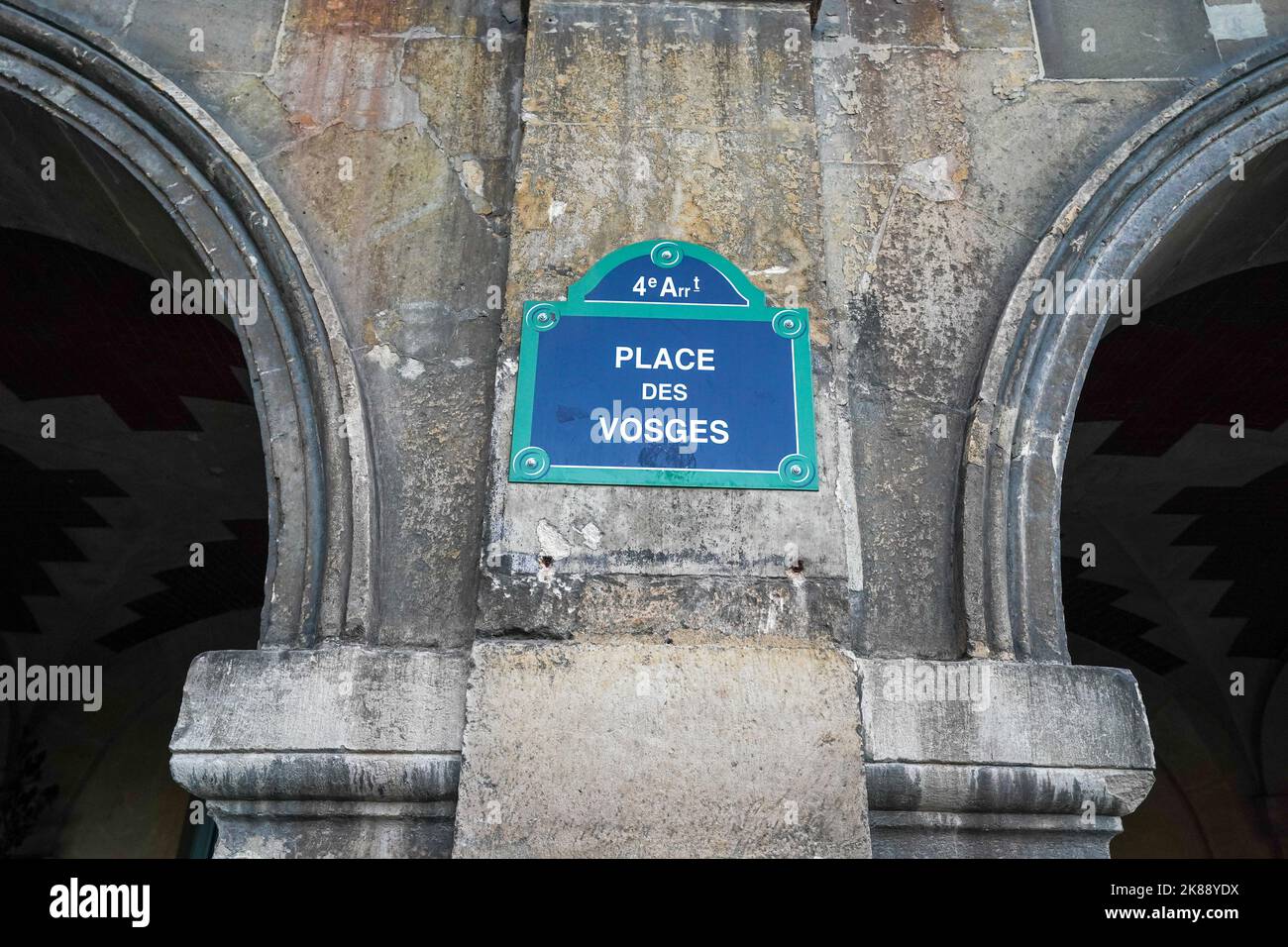 La place des Vosges, à l'origine la place Royale, est la plus ancienne place planifiée de Paris, en France. Banque D'Images