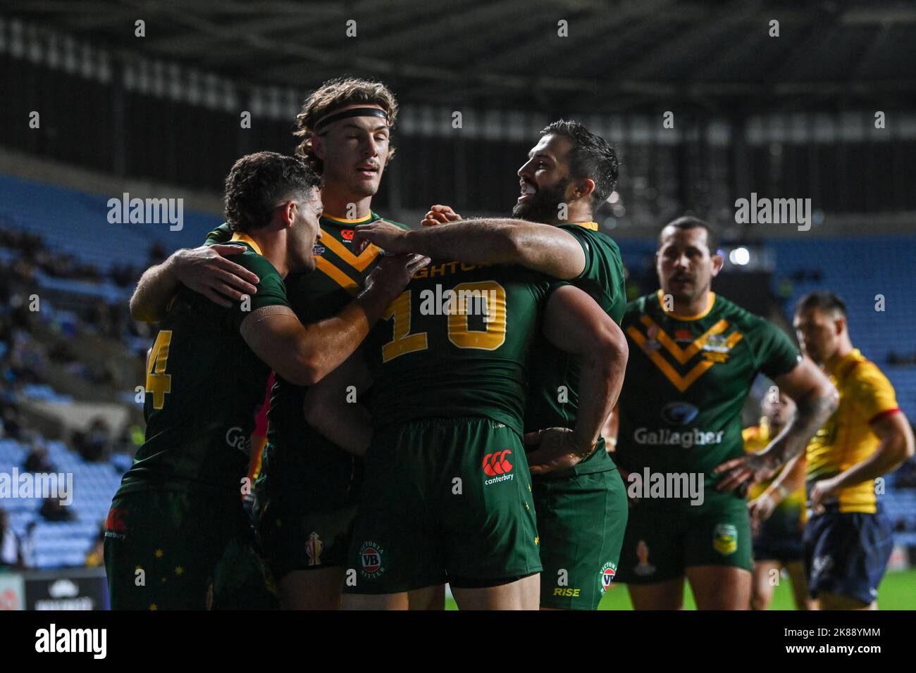 Coventry, Royaume-Uni. 21st octobre 2022. Jack Wighton d'Australie célèbre son essai avec des coéquipiers lors de la coupe du monde de rugby 2021 match Australie contre Écosse à Coventry Building Society Arena, Coventry, Royaume-Uni, 21st octobre 2022 (photo de Craig Thomas/News Images) Credit: News Images LTD/Alay Live News Banque D'Images