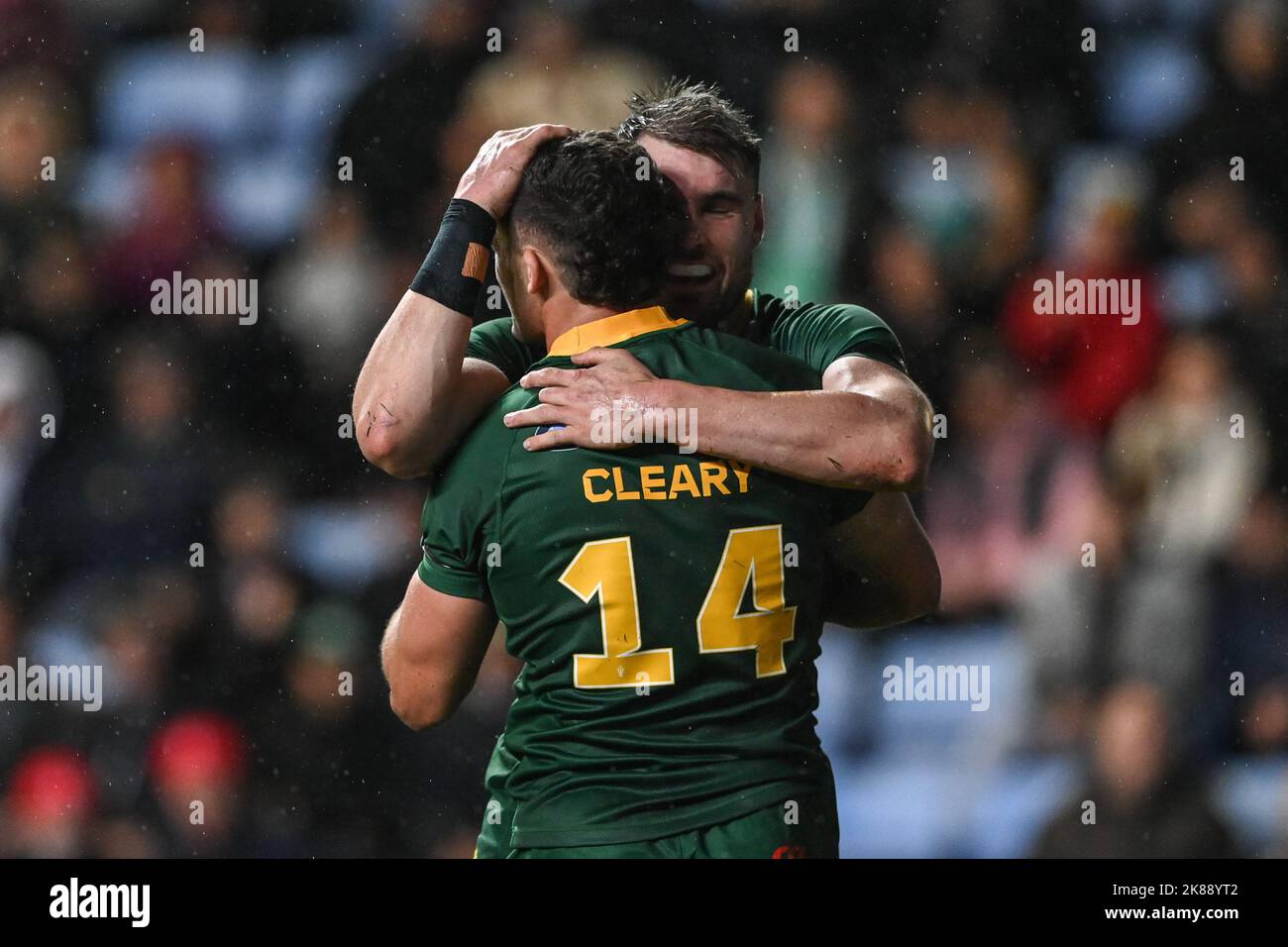 Coventry, Royaume-Uni. 21st octobre 2022. Angus Crichton, d'Australie, fête son essai avec Nathan Cleary, d'Australie, lors de la coupe du monde de rugby 2021 match Australie contre Écosse à Coventry Building Society Arena, Coventry, Royaume-Uni, 21st octobre 2022 (photo de Craig Thomas/News Images) Credit: News Images LTD/Alay Live News Banque D'Images