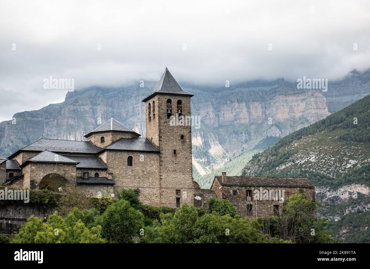 Église de San Salvador à Torla - Ordesa. Pyrénées Banque D'Images