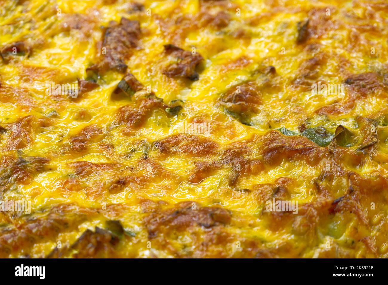 Quiche, un type traditionnel français de tarte savoureuse macro extrême gros plan Banque D'Images