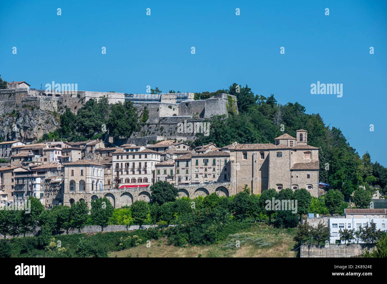 Civitella, italie: 06-24-2022: panorama du beau village de Civitella del Tronto Banque D'Images