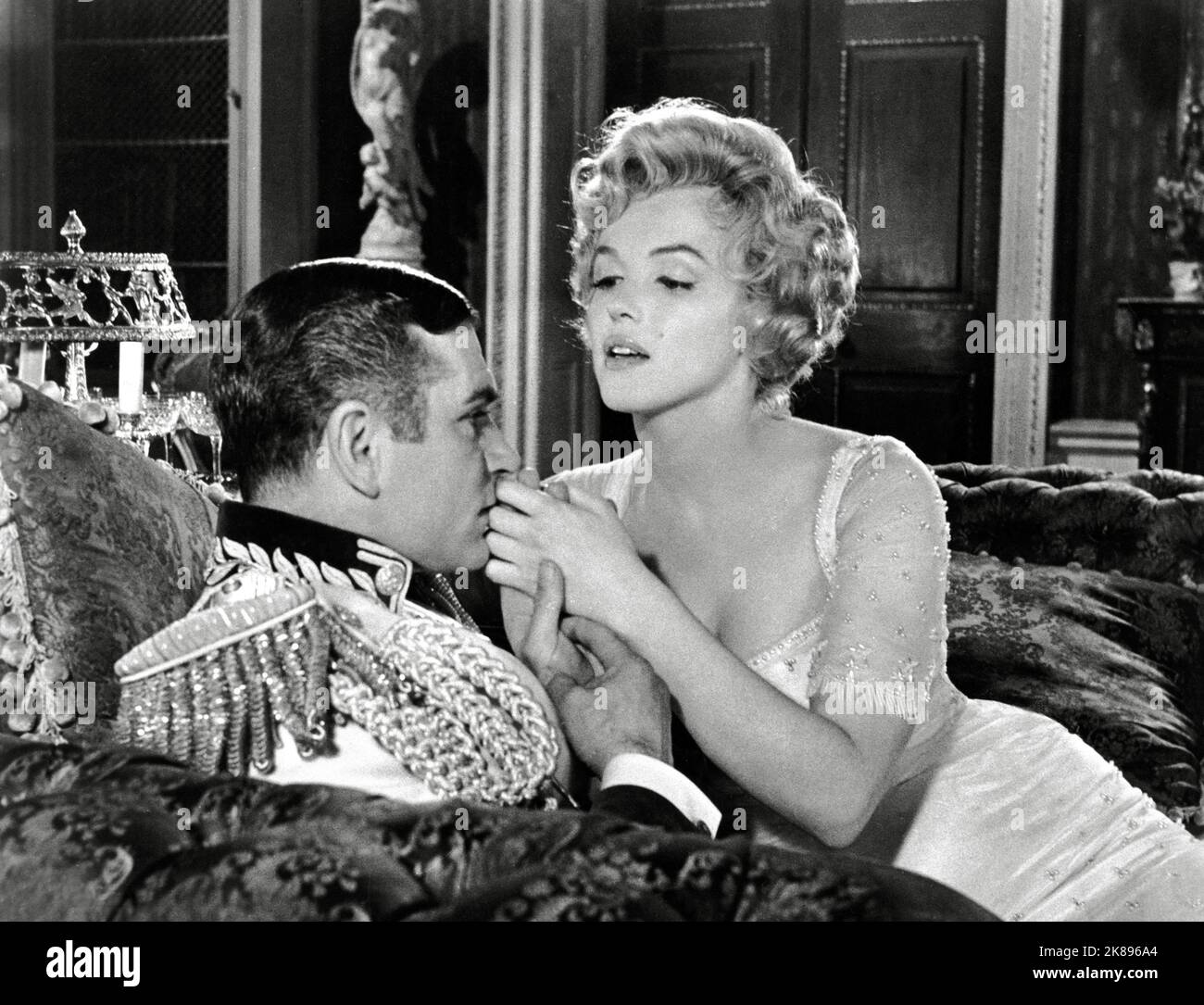 Laurence Olivier, Marilyn Monroe, « The Prince and the Showgirl » 1957 Warner Bros. Dossier de référence # 34408-215THA Banque D'Images