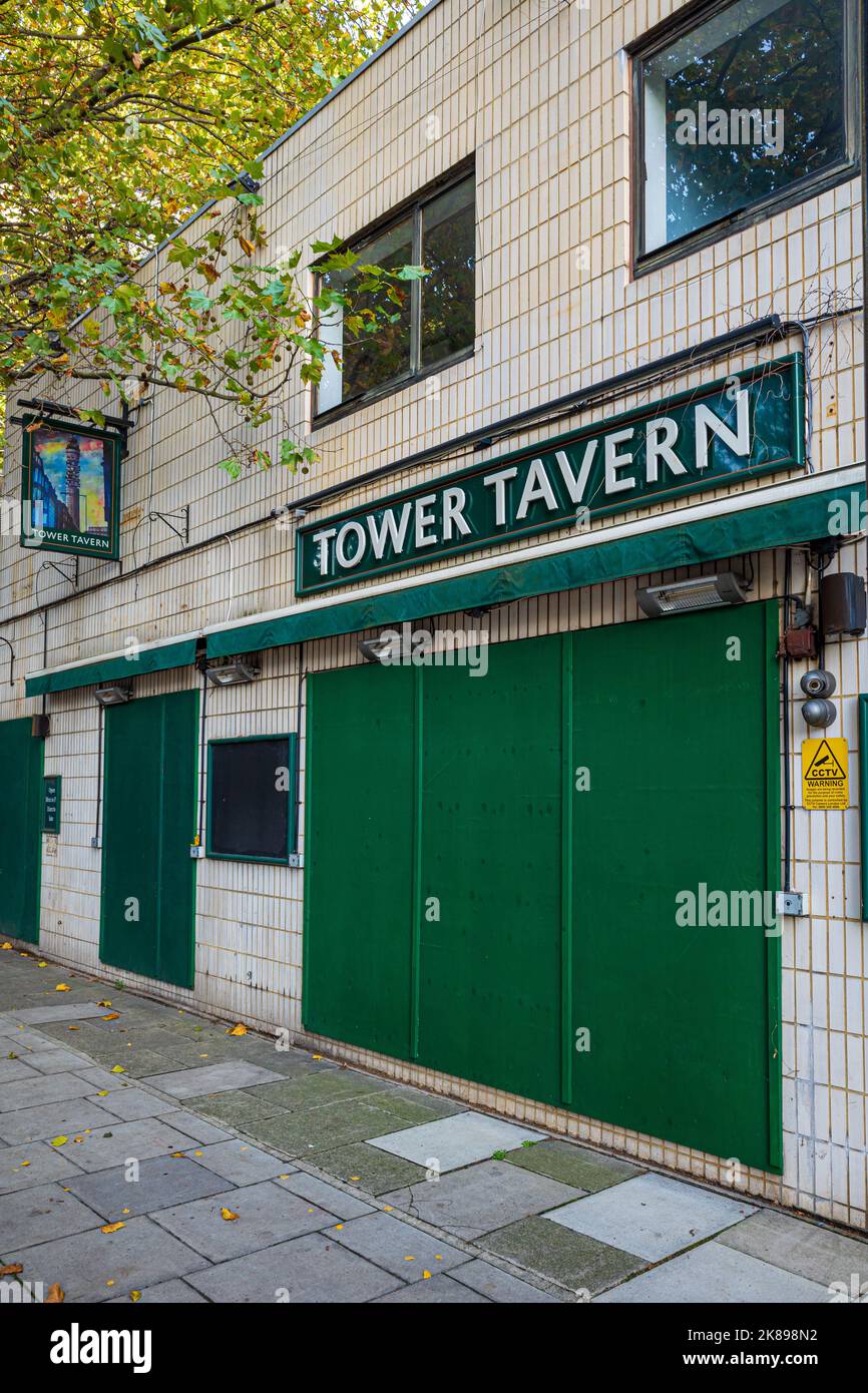 The Tower Tavern Pub à Fitzrovia Londres . Construit en 1970 sur le site des Fitzroy Arms à côté de la tour BT - maintenant fermé. Banque D'Images