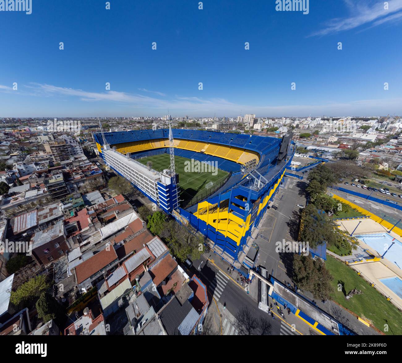 Tir de drone du stade la Bombonera, stade du Club Atletico Boca Juniors, quartier de la Boca à Buenos Aires. Banque D'Images