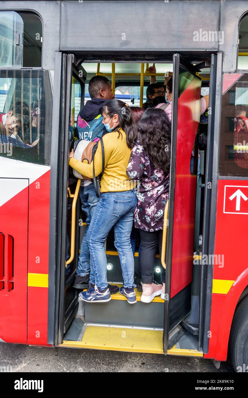 Bogota Colombie,Chapiero Norte Avenida Carrera 7,femme femme femme femme dame,Transmilenio bus public surpeuplé bourré poussant motard comprimant cavaliers pa Banque D'Images