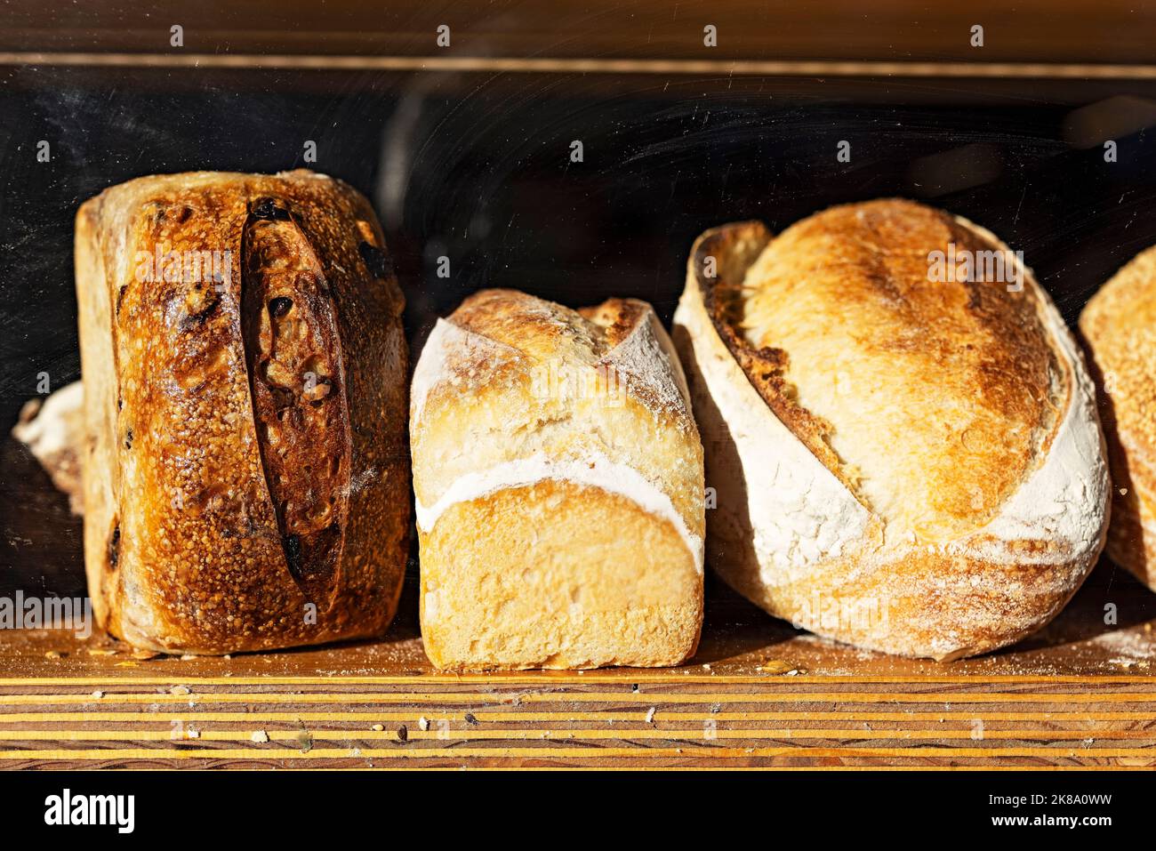 Nourriture / pains de pain Sourdough fraîchement cuit dans une boulangerie Artisan Ballarat. Banque D'Images