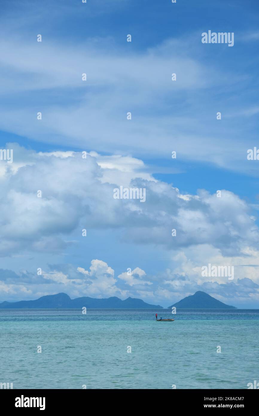 La zone de l'océan Pacifique occidental délimitée par la mer de Sulu, l'île de Bornéo, les îles Sangihe et Sulawesi. Banque D'Images