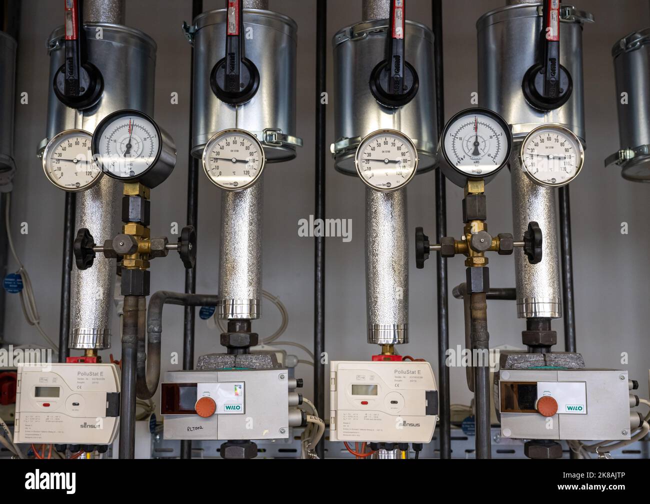 Munich, Allemagne. 22nd octobre 2022. Divers manomètres sont installés dans un centre éducatif de la Chambre d'artisanat. Credit: Peter Kneffel/dpa/Alay Live News Banque D'Images