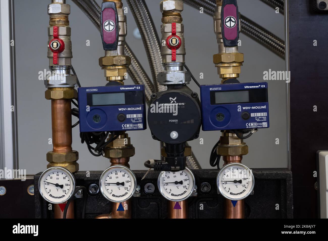 22 octobre 2022, Bavière, Munich: Différents manomètres sont installés dans un centre éducatif de la Chambre d'artisanat. Photo: Peter Kneffel/dpa Banque D'Images
