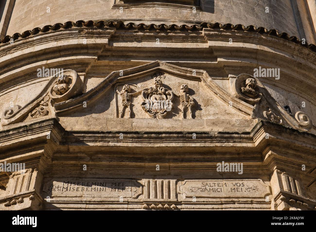 Vue sur une décoration de la façade de l'église purgatoire de Matera Banque D'Images