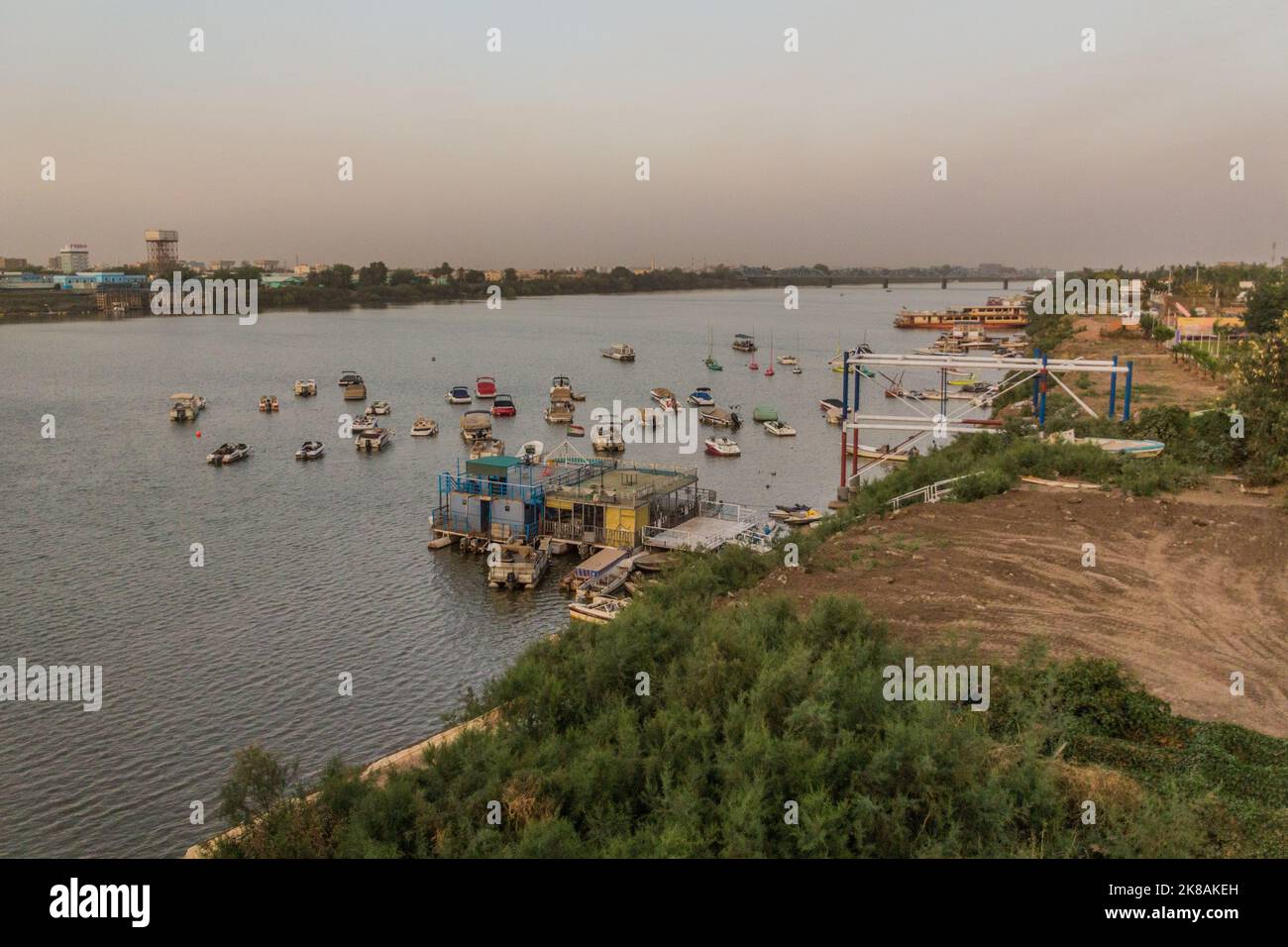 Bateaux sur le Nil Bleu à Khartoum, capitale du Soudan Banque D'Images