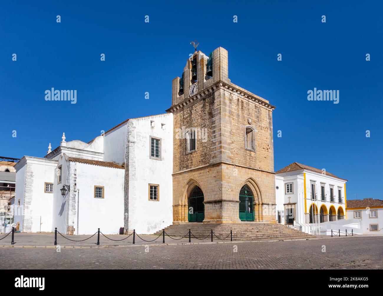 Portugal, août 2022 : Cathédrale de Faro, église de la capitale Faro, Algarve, Portugal Banque D'Images