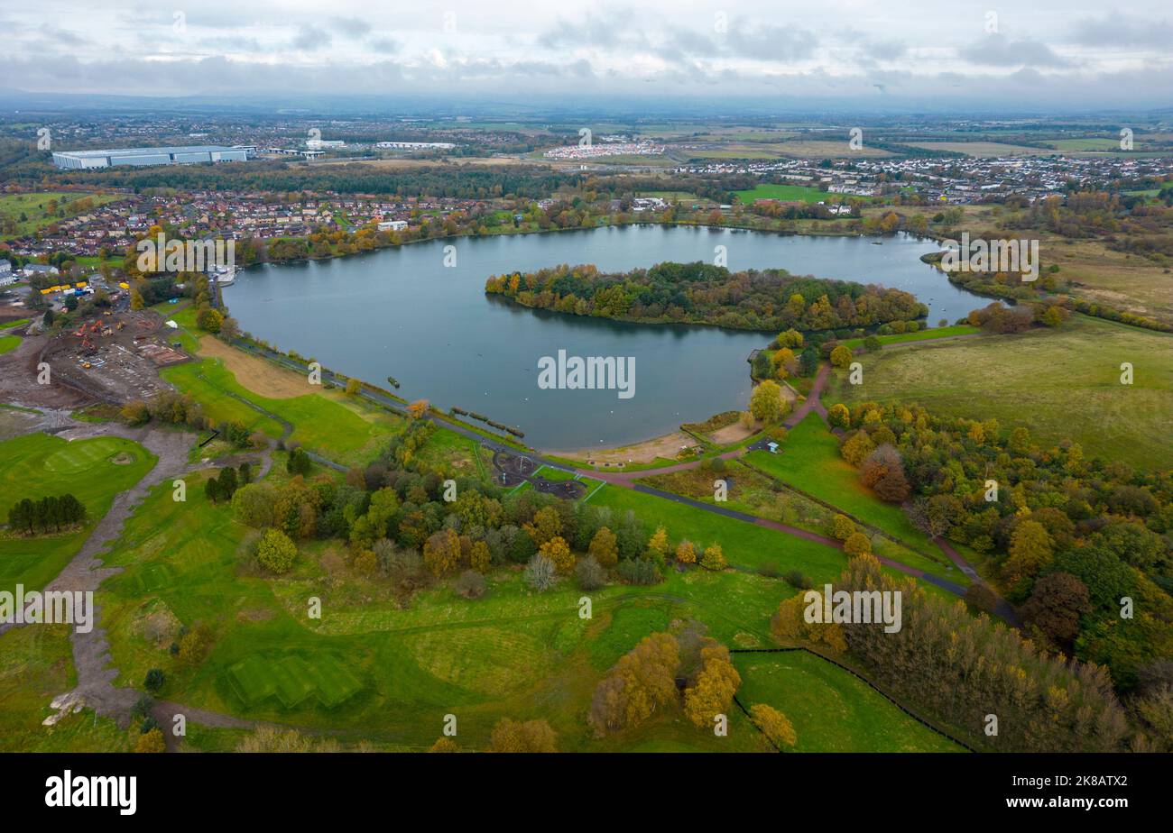 Vue aérienne du Loch et du parc Hogganfield à Glasgow, Écosse, Royaume-Uni Banque D'Images