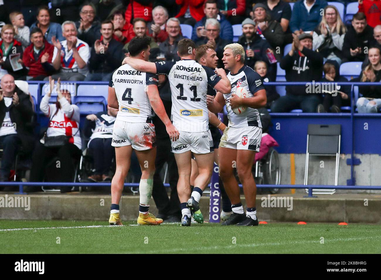 Bolton, Royaume-Uni. 22nd octobre 2022. Ryan Hall d'Angleterre a obtenu son deuxième score et Englands pour tenter du faire 10-0 lors du match de la coupe du monde de rugby à 2021 entre la France RL et l'Angleterre RL au stade de l'Université de Bolton, Bolton, Angleterre, le 22 octobre 2022. Photo de Ken Sparks. Utilisation éditoriale uniquement, licence requise pour une utilisation commerciale. Aucune utilisation dans les Paris, les jeux ou les publications d'un seul club/ligue/joueur. Crédit : UK Sports pics Ltd/Alay Live News Banque D'Images