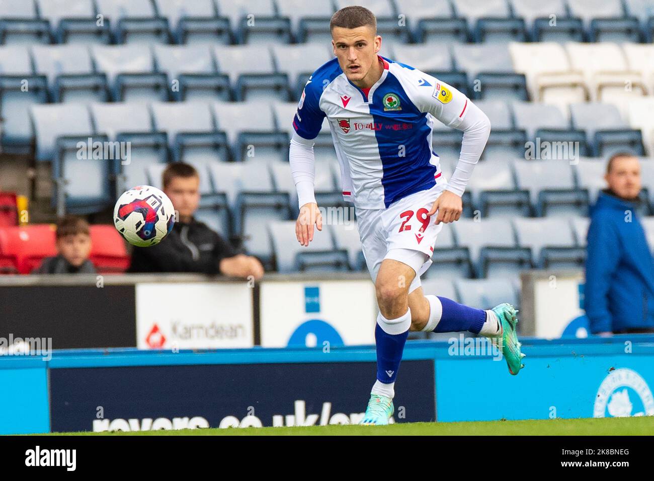 Blackburn, Royaume-Uni. 22nd octobre 2022Jack Vale of Blackburn Rovers (29) en action lors du match de championnat Sky Bet entre Blackburn Rovers et Birmingham City à Ewood Park, Blackburn, le samedi 22nd octobre 2022. (Crédit : Mike Morese | MI News) crédit : MI News & Sport /Alay Live News Banque D'Images