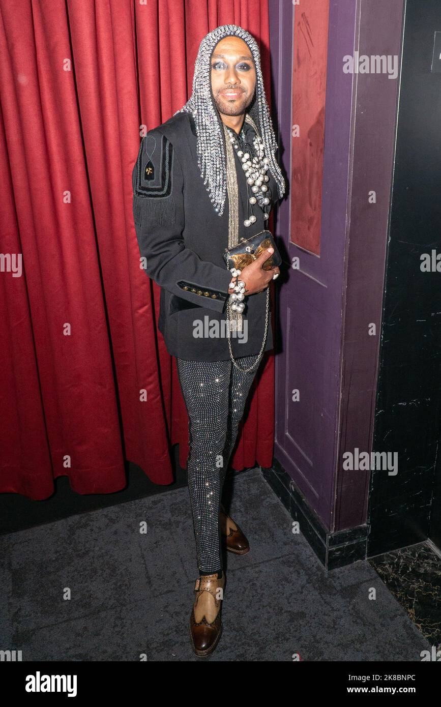 Le popstar Aaron Paul assiste à la fête d'anniversaire du popstar Aaron  Paul Milestone au Sapphire 39 à New York, NY on 21 octobre 2022 (photo de  David Warren /Sipa? ÉTATS-UNIS Photo