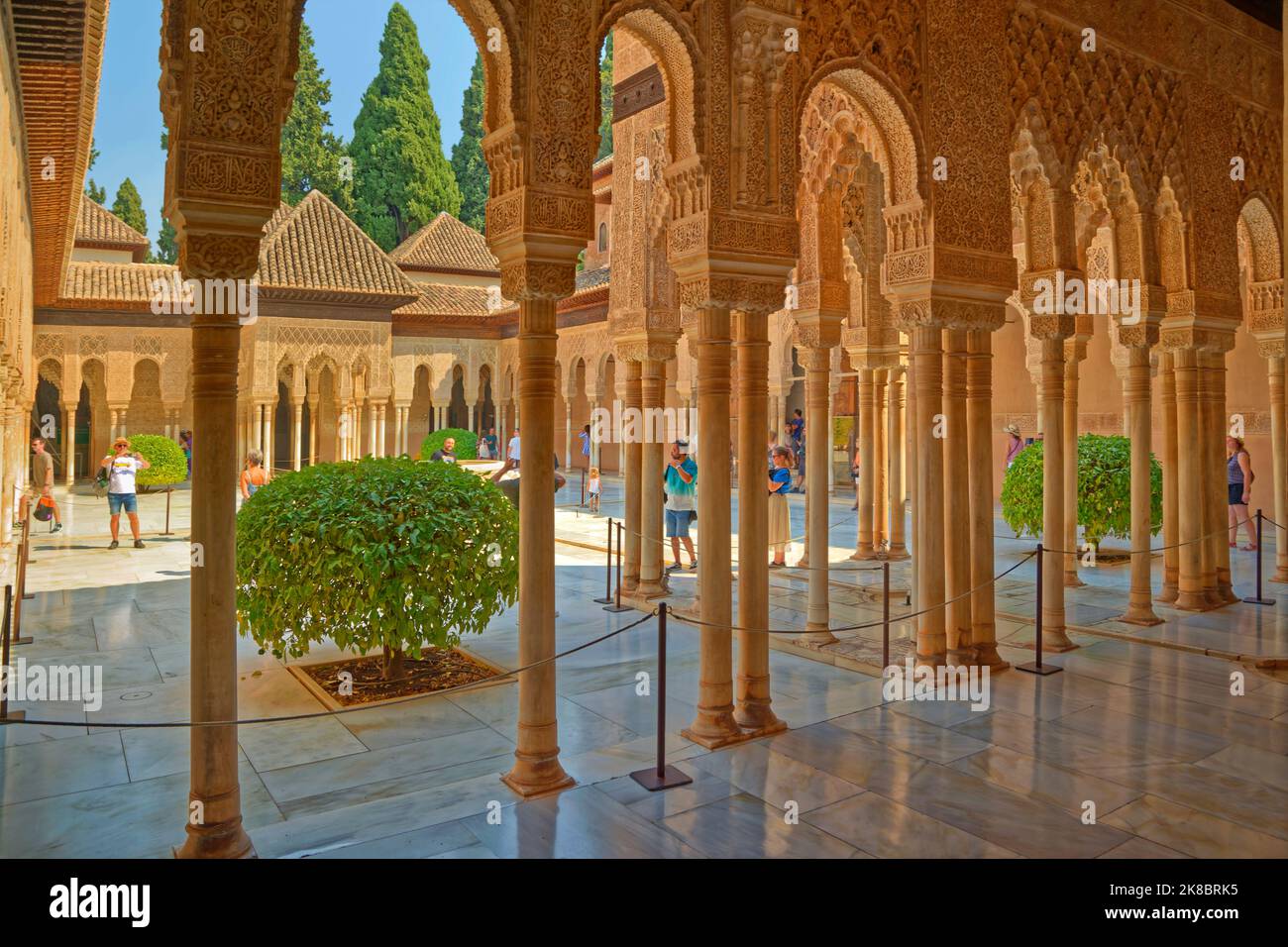 Le Palais des Lions, l'un des 3 palais principaux du complexe du Palais de l'Alhambra à Grenade, Andalousie, Espagne. Banque D'Images