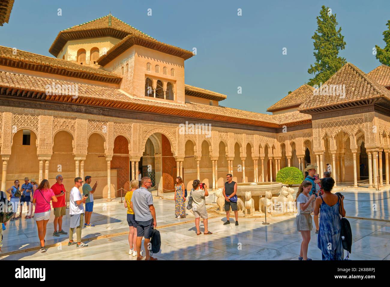 Le Palais des Lions, l'un des 3 palais principaux du complexe du Palais de l'Alhambra à Grenade, Andalousie, Espagne. Banque D'Images