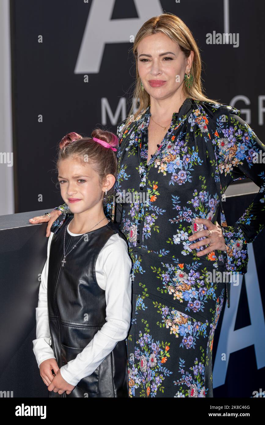 Cannes, France, 17 octobre 2022, Alyssa Milano (actrice) avec sa fille, participez à la séance photo du MIPCOM 2022 - The World’s Entertainment Content Market © ifnm press Banque D'Images