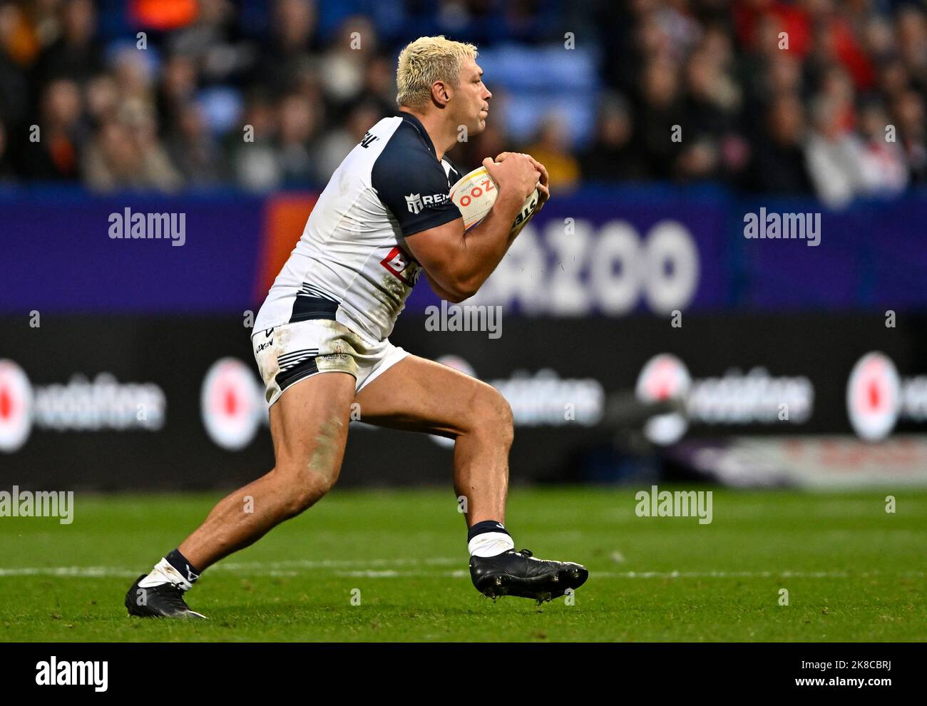 Bolton, Royaume-Uni. 22nd octobre 2022. Coupe du monde de rugby 2021. Angleterre V France. Stade de l'université de Bolton. Bolton. Ryan Hall (Angleterre) saisit lors du match de la coupe du monde de rugby Angleterre V France. Round 2, groupe A. Credit: Le sport en images/Alamy Live News Banque D'Images