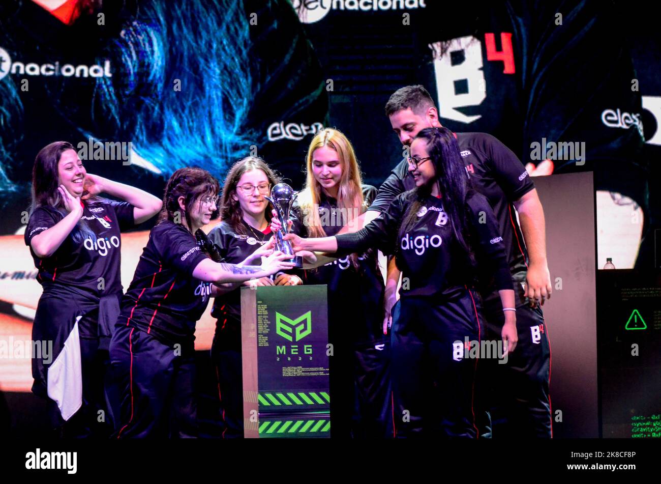 Rio de Janeiro, Brésil. 22nd octobre 2022. Équipe B4, championne féminine CS:GO, lors de MEG 2022, le plus grand championnat esports d'Amérique latine, tenu à Arena Carioca, à Barra da Tijuca, Rio de Janeiro, RJ. Credit: Belga/FotoArena/Alamy Live News Banque D'Images