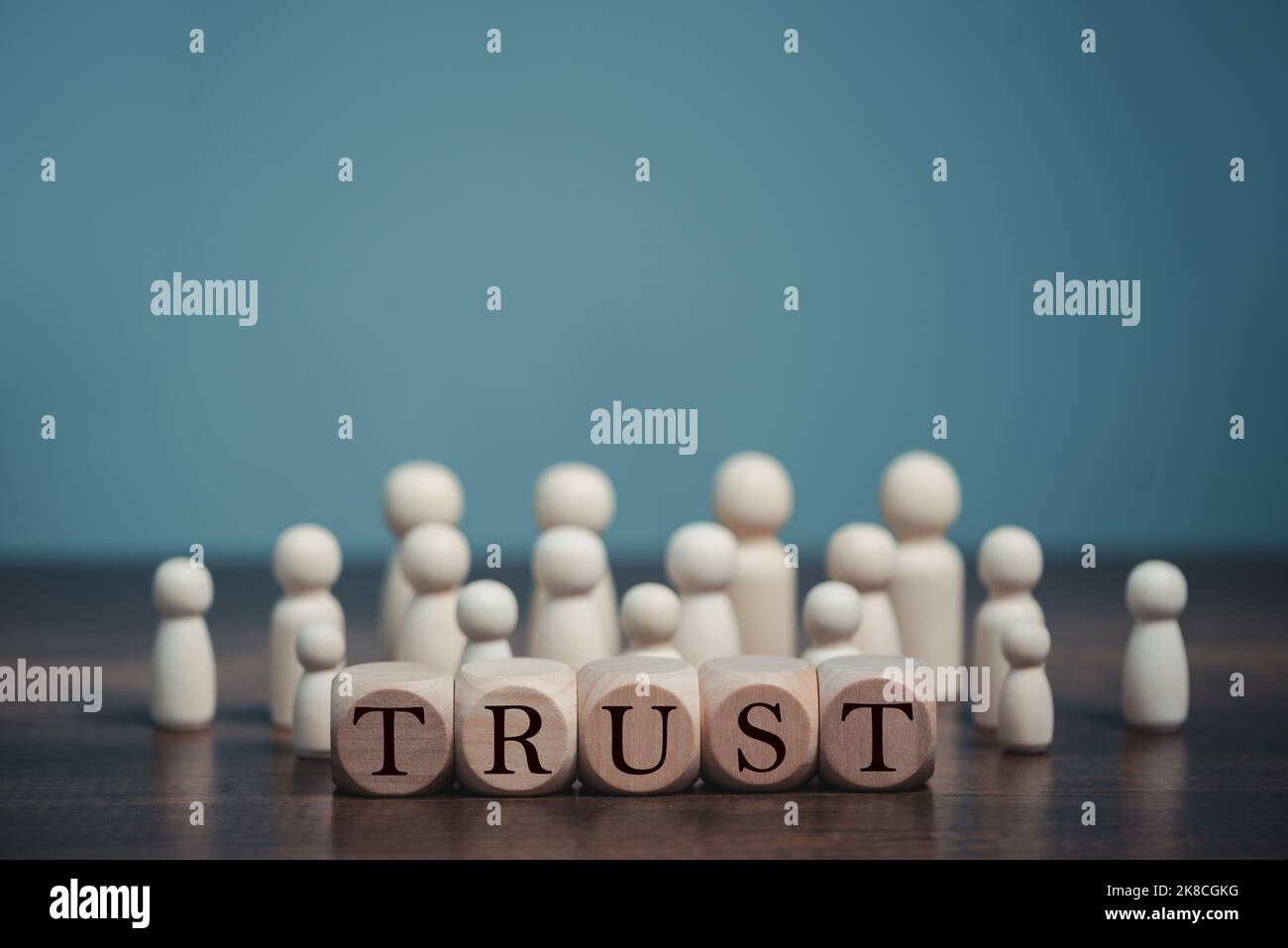 Des blocs en bois avec le mot confiance, confiance des relations entre, partenaire fiable, partenaires d'affaires, personne de confiance, amis, parents, respect an Banque D'Images