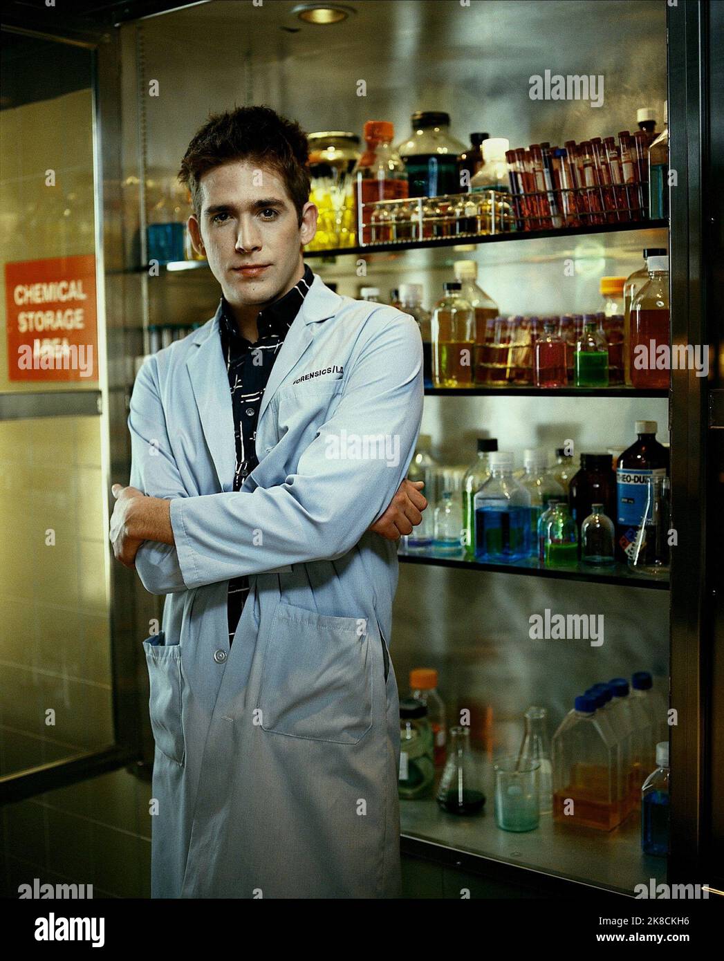 Eric Szmanda film: CSI: Crime Scene Investigation; C.S.I.: Crime Scene Investigation (TV-Serie) USA/CAN 2000-2015, / Alter Titel: 'CSI - Las Vegas' 06 octobre 2000 **AVERTISSEMENT** cette photographie est destinée à un usage éditorial exclusif et est protégée par les droits d'auteur de CBS et/ou du photographe attribué par la société film ou production et ne peut être reproduite que par des publications dans le cadre de la promotion du film ci-dessus. Un crédit obligatoire pour CBS est requis. Le photographe doit également être crédité lorsqu'il est connu. Aucune utilisation commerciale ne peut être accordée sans l'autorisation écrite de la Société du film. Banque D'Images