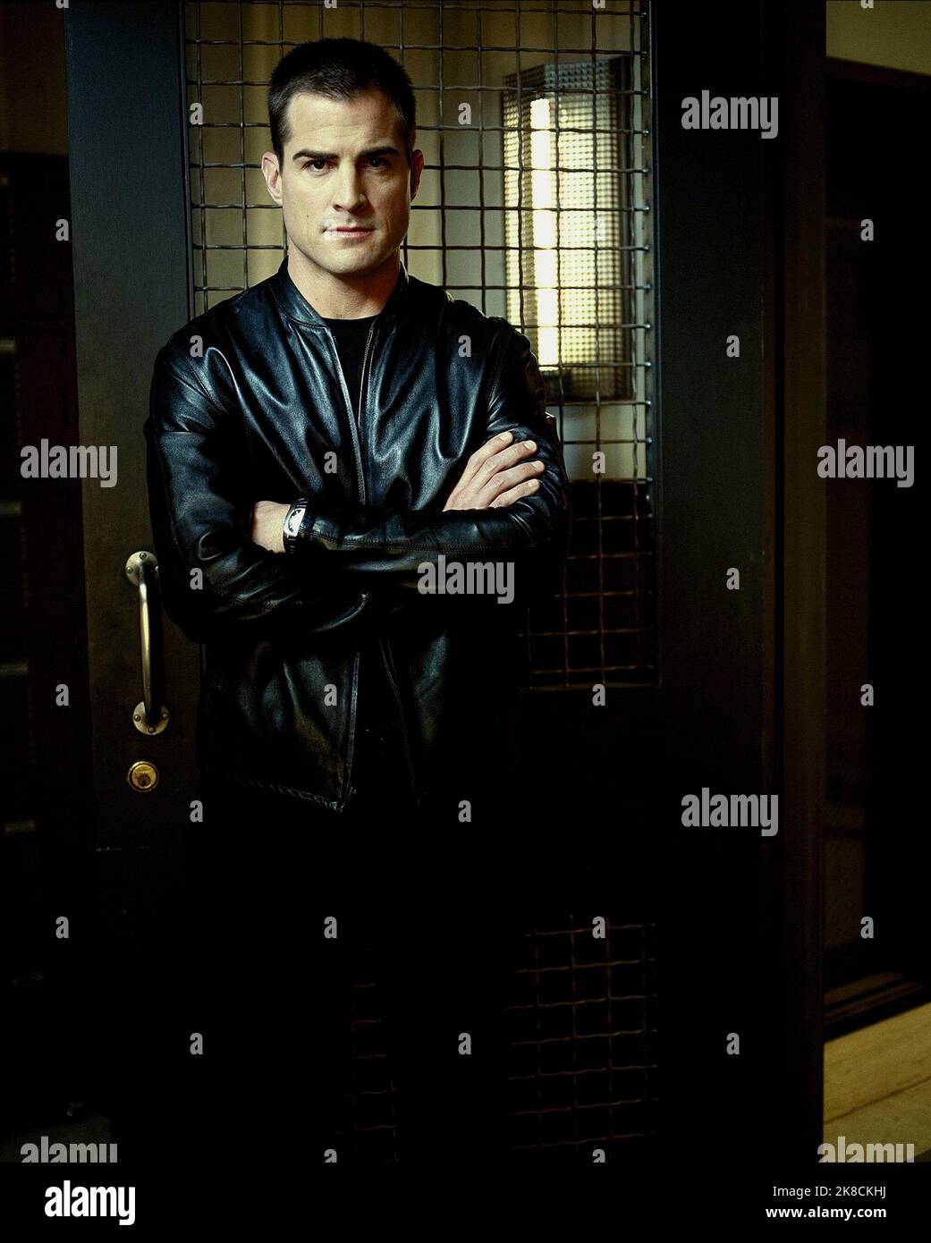 George EADS film: CSI: Crime Scene Investigation; C.S.I.: Crime Scene Investigation (TV-Serie) USA/CAN 2000-2015, / Alter Titel: 'CSI - Las Vegas' 06 octobre 2000 **AVERTISSEMENT** cette photographie est destinée à un usage éditorial exclusif et est protégée par les droits d'auteur de CBS et/ou du photographe attribué par la société film ou production et ne peut être reproduite que par des publications dans le cadre de la promotion du film ci-dessus. Un crédit obligatoire pour CBS est requis. Le photographe doit également être crédité lorsqu'il est connu. Aucune utilisation commerciale ne peut être accordée sans l'autorisation écrite de la Société du film. Banque D'Images
