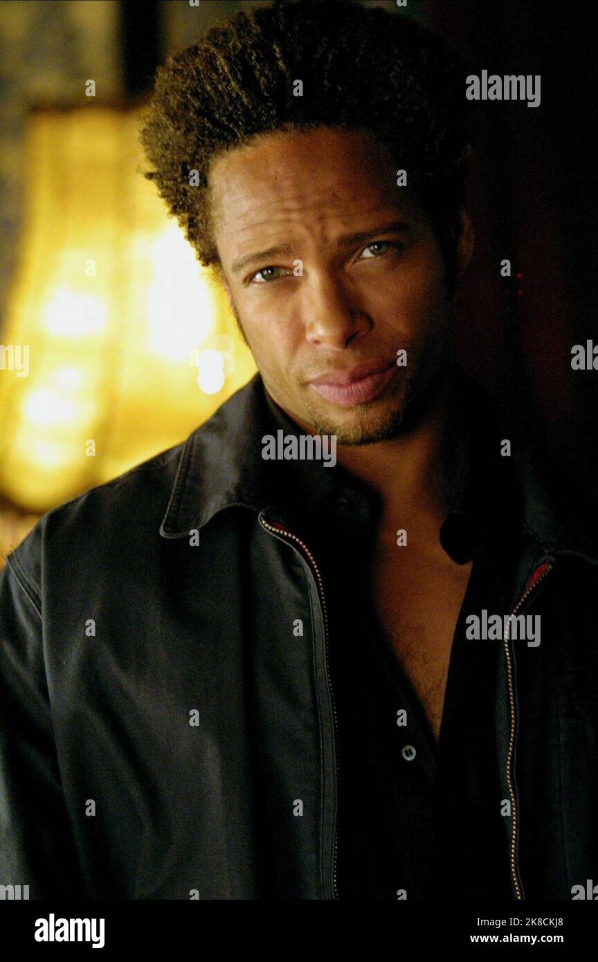 Gary Dourdan film: CSI: Crime Scene Investigation; C.S.I.: Crime Scene Investigation (TV-Serie) USA/CAN 2000-2015, / Alter Titel: 'CSI - Las Vegas' 06 octobre 2000 **AVERTISSEMENT** cette photographie est destinée à un usage éditorial exclusif et est protégée par les droits d'auteur de CBS et/ou du photographe attribué par la société film ou production et ne peut être reproduite que par des publications dans le cadre de la promotion du film ci-dessus. Un crédit obligatoire pour CBS est requis. Le photographe doit également être crédité lorsqu'il est connu. Aucune utilisation commerciale ne peut être accordée sans l'autorisation écrite de la Société du film. Banque D'Images