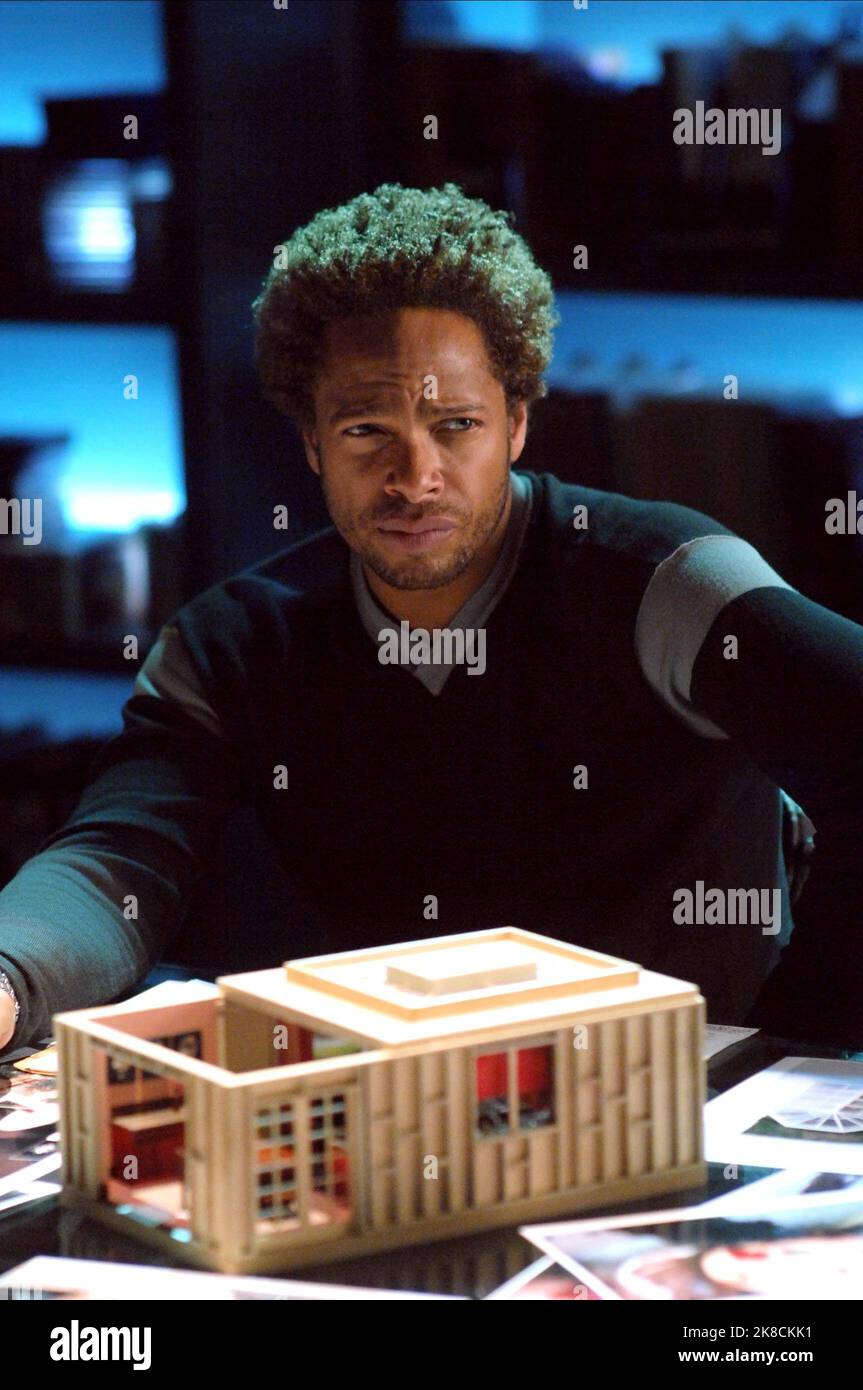 Gary Dourdan Television: CSI: Crime Scene Investigation; C.S.I.: Crime Scene Investigation (TV-Serie) USA/CAN 2000-2015, / Alter Titel: 'CSI - Las Vegas' 06 octobre 2000 **AVERTISSEMENT** cette photographie est destinée à un usage éditorial exclusif et est protégée par les droits d'auteur de CBS et/ou du photographe attribué par la société film ou production et ne peut être reproduite que par des publications dans le cadre de la promotion du film ci-dessus. Un crédit obligatoire pour CBS est requis. Le photographe doit également être crédité lorsqu'il est connu. Aucune utilisation commerciale ne peut être accordée sans l'autorisation écrite de la Société du film. Banque D'Images
