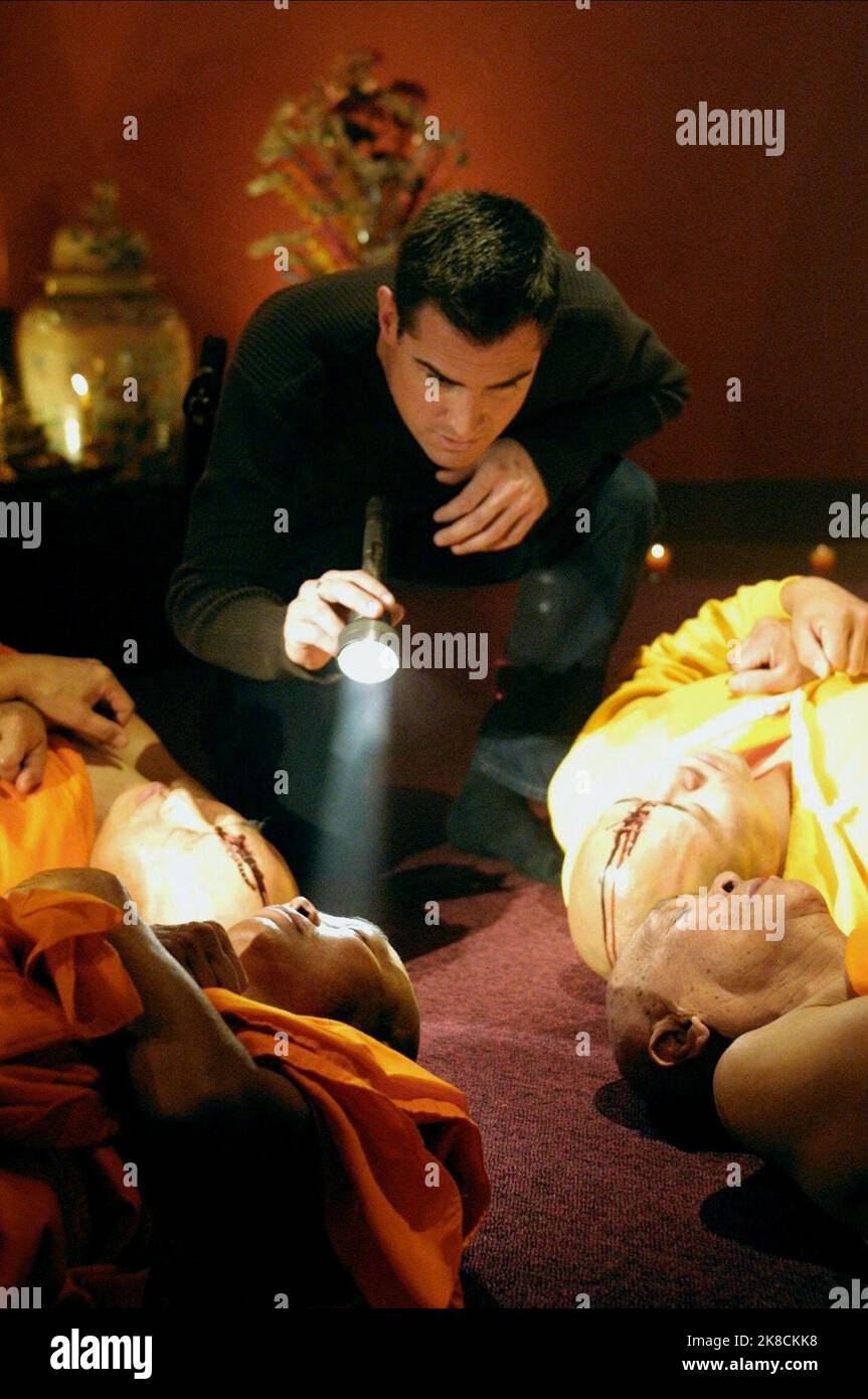 George EADS film: CSI: Crime Scene Investigation; C.S.I.: Crime Scene Investigation (TV-Serie) USA/CAN 2000-2015, / Alter Titel: 'CSI - Las Vegas' 06 octobre 2000 **AVERTISSEMENT** cette photographie est destinée à un usage éditorial exclusif et est protégée par les droits d'auteur de CBS et/ou du photographe attribué par la société film ou production et ne peut être reproduite que par des publications dans le cadre de la promotion du film ci-dessus. Un crédit obligatoire pour CBS est requis. Le photographe doit également être crédité lorsqu'il est connu. Aucune utilisation commerciale ne peut être accordée sans l'autorisation écrite de la Société du film. Banque D'Images