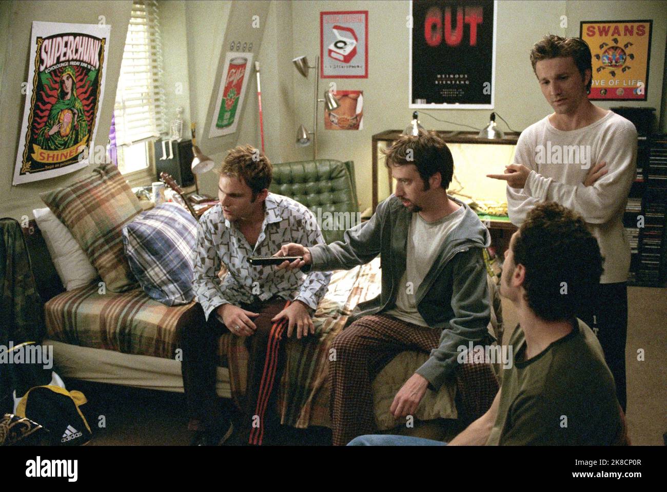 Seann William Scott, Tom Green, Breckin Meyer & Paulo Constanzo film: Road Trip (2000) personnages: E.L.,Barry Manilow,Josh Parker & Director: Todd Phillips 11 mai 2000 **AVERTISSEMENT** cette photographie est destinée à un usage éditorial exclusif et est le droit d'auteur des ŒUVRES DE DREAM et/ou du photographe attribué par la Société de film ou de production et ne peut être reproduite que par des publications en conjonction avec la promotion du film ci-dessus. Un crédit obligatoire pour LES ŒUVRES DE RÊVE est requis. Le photographe doit également être crédité lorsqu'il est connu. Aucune utilisation commerciale ne peut être accordée sans l'autorisation écrite du film COM Banque D'Images