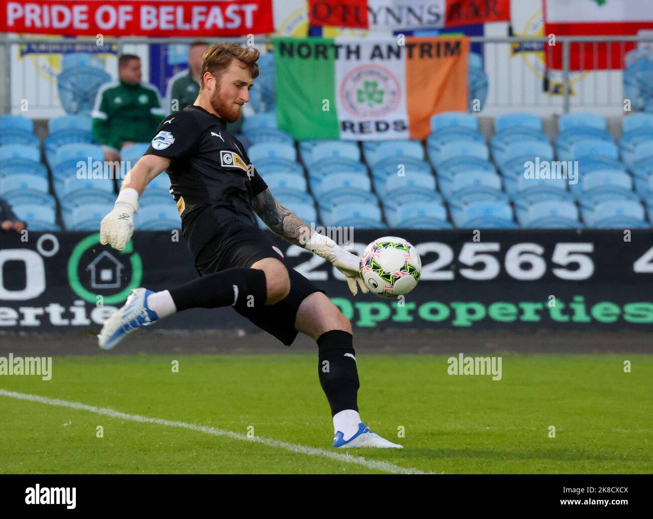 Ballymena Showgrounds, Ballymena, Comté d'Antrim, Irlande du Nord, Royaume-Uni. 23 août 2022. Danske Bank Premiership – Ballymena United 1 Cliftonville 2. Nathan Gartside, gardien de but de Cliftonville (16) en action pendant le match de la Danske Bank Irish League. Banque D'Images