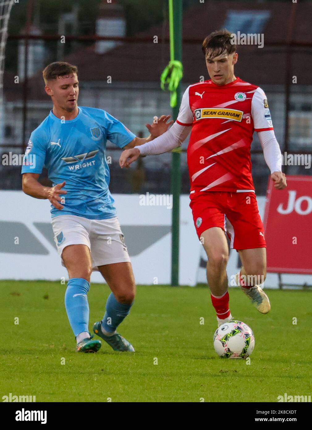 Ballymena Showgrounds, Ballymena, Comté d'Antrim, Irlande du Nord, Royaume-Uni. 23 août 2022. Danske Bank Premiership – Ballymena United 1 Cliftonville 2. Stephen Mallon (27), joueur de Cliftonville, en action pendant le match de la Danske Bank Irish League. Banque D'Images