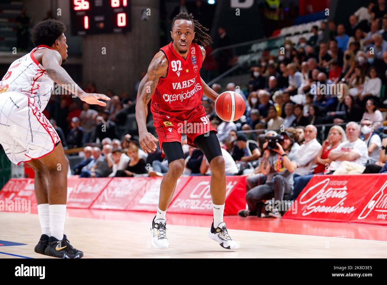 22 octobre 2022, Reggio Emilia, Italie: Reggio Emilia, Italie, PalaBigi, 22 octobre 2022, Jaron Johnson (Openjobmestis Varèse) pendant UNAHOTELS Reggio Emilia vs Openjobmestis Varèse - Championnat italien de basket-ball A Serie. (Image de crédit : © Nicholas Russo/LPS via ZUMA Press Wire) Banque D'Images