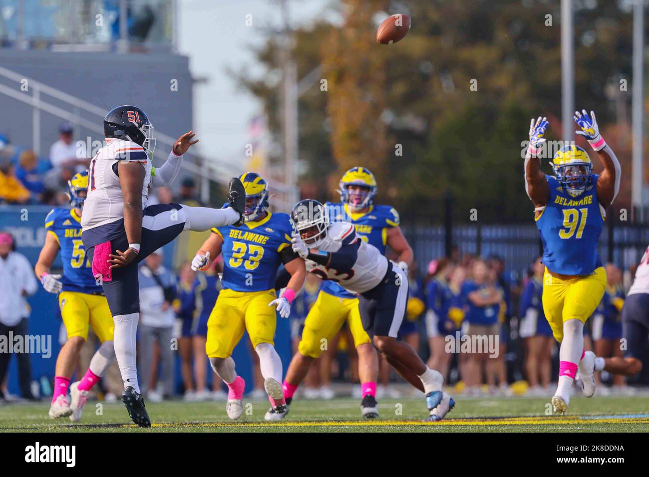 Newark, Delaware, États-Unis. 22nd octobre 2022. Morgan State Punter JORDAN AMADI (51) en action pendant une semaine sept match entre les Blue Hens du Delaware et les Morgan State Bears samedi 22 octobre 2022 ; au Tubby Raymond Field au stade du Delaware à Newark, EN ALLEMAGNE. (Image de crédit : © Saquan Stimpson/ZUMA Press Wire) Banque D'Images