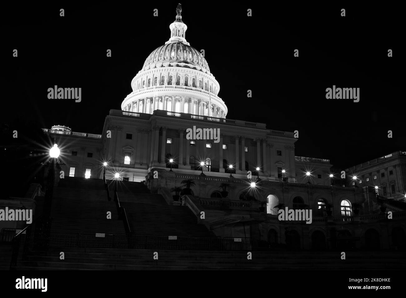 Le Capitole des États-Unis, souvent appelé le Capitole ou le bâtiment du Capitole, est le siège de la branche législative du gouvernement fédéral des États-Unis, whi Banque D'Images