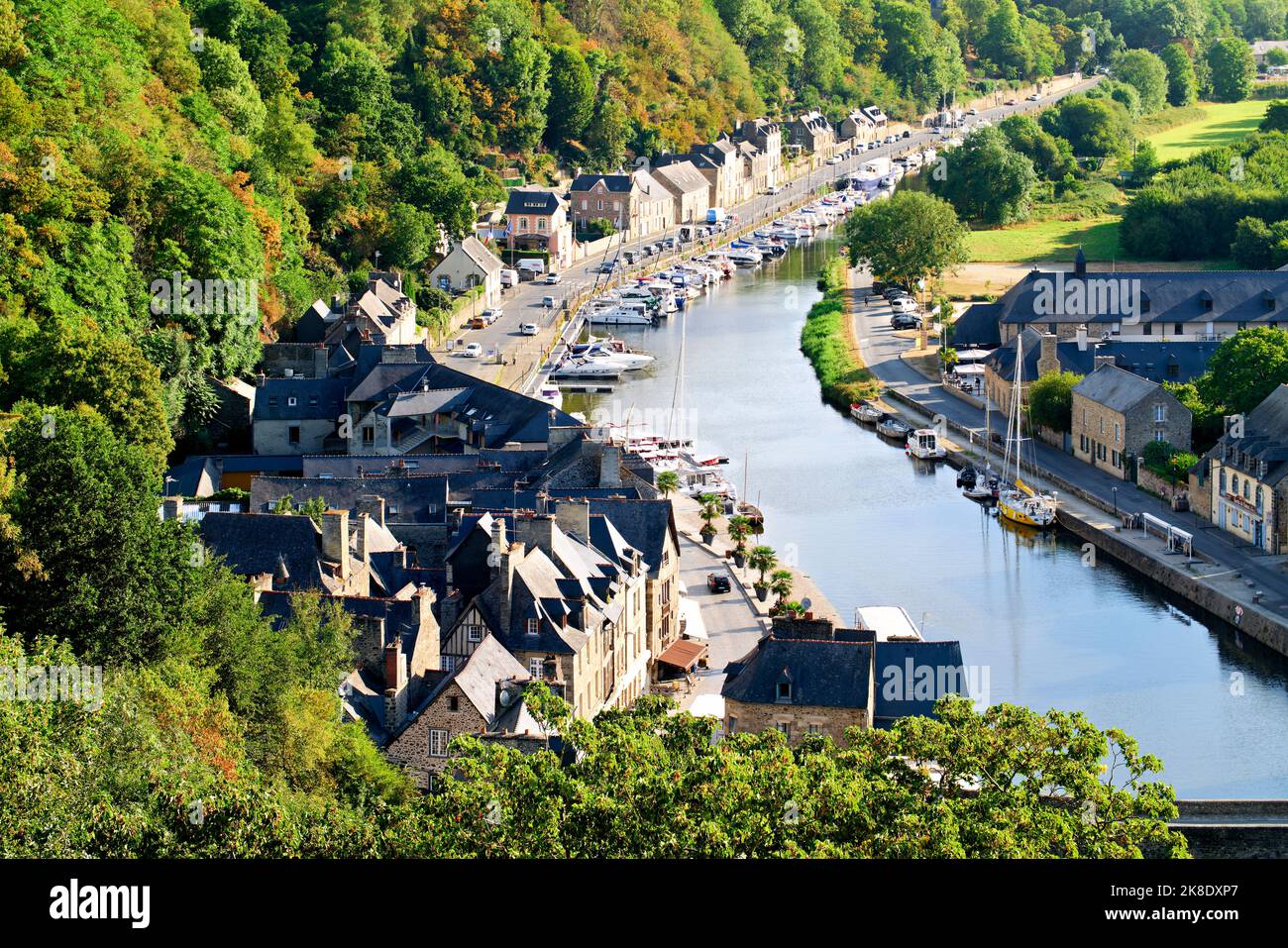 Dinan Bretagne France. Vue panoramique en grand angle. Rivière la Rance Banque D'Images