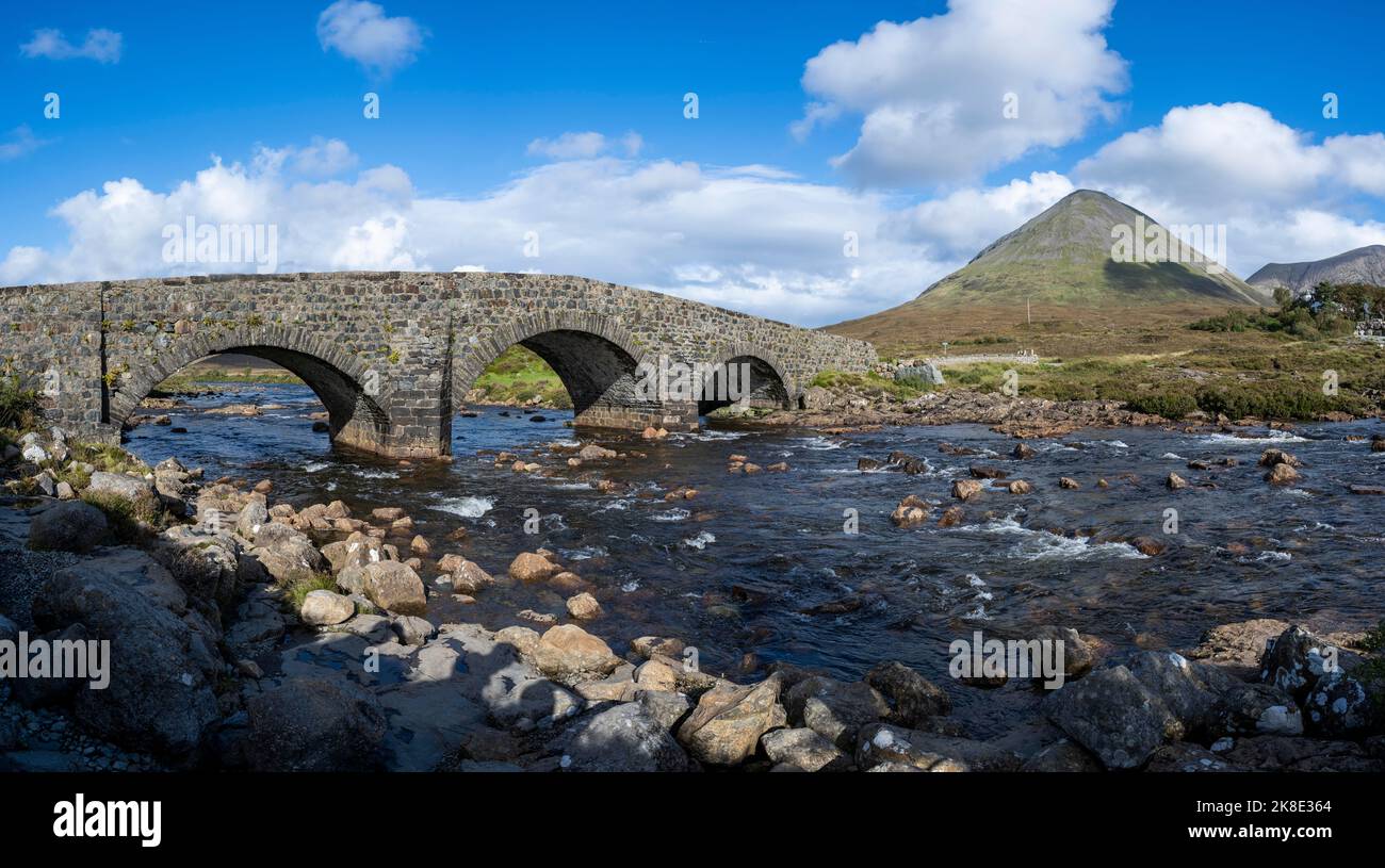 Sligachan, ancien pont en pierre, île de Skye, Hébrides intérieures, Écosse, Royaume-Uni Banque D'Images