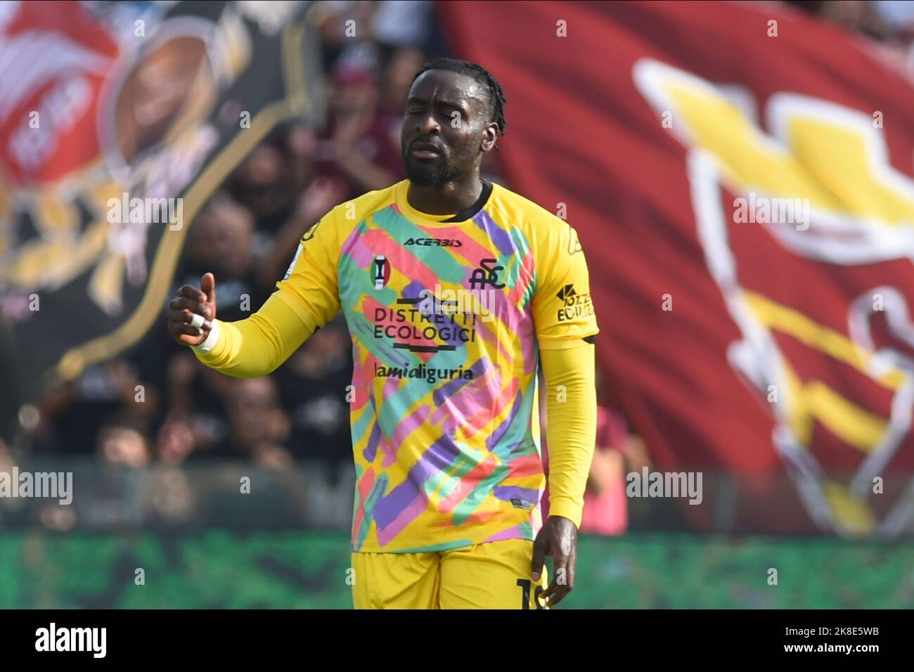Salerno, Italie. 22nd octobre 2022. M'Bala Nzola de Spezia Calcio gesticukes pendant la série Un match entre US Salernitana 1919 et Spezia Calcio au Stadio Arechi (photo par Agostino Gemito/Pacific Press) Credit: Pacific Press Media production Corp./Alay Live News Banque D'Images